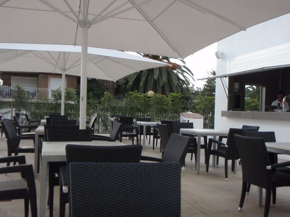 Der Bereich an der Poolbar Las Gaviotas Suites Hotel