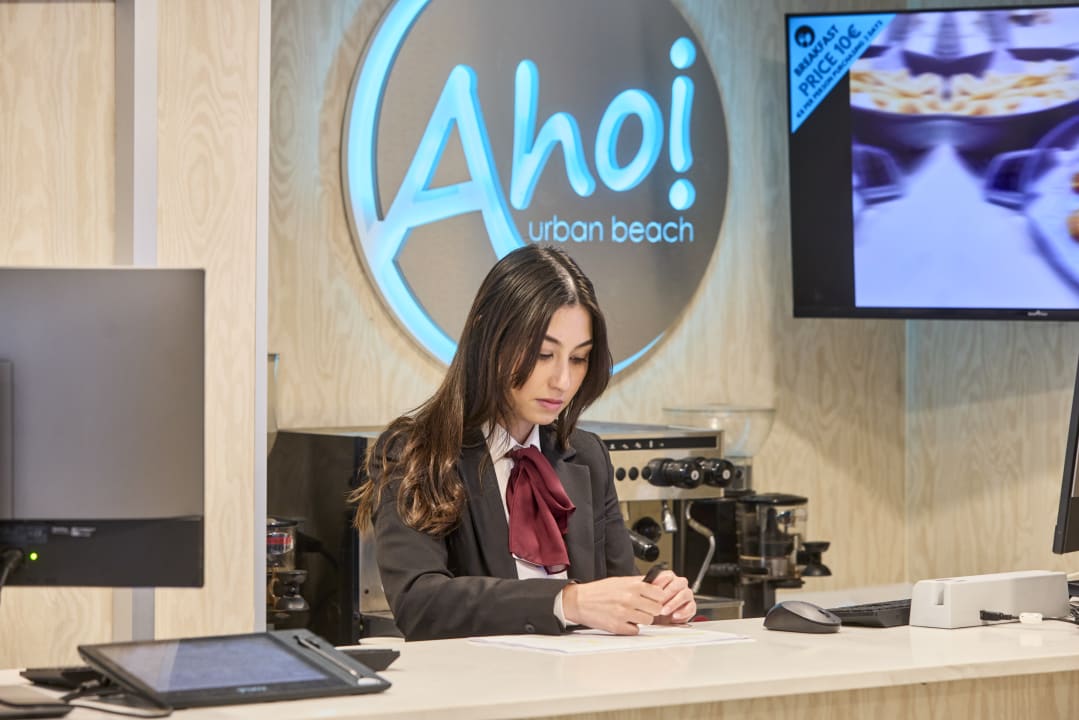 Lobby Ahoi! Urban Beach Hotel
