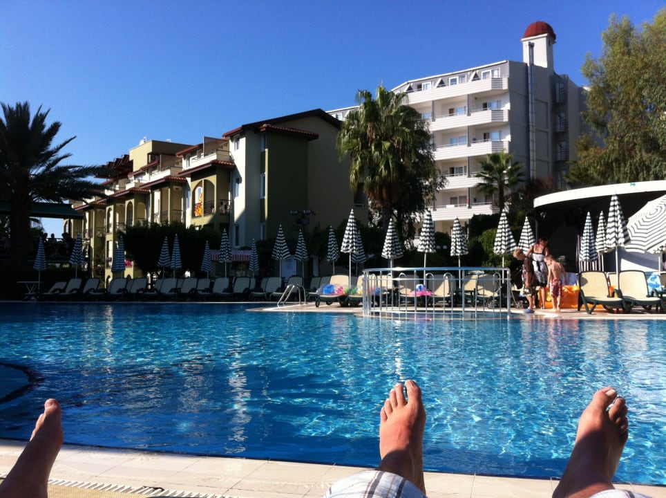 Am Pool ist es auch schön ... Hotel Gardenia Beach