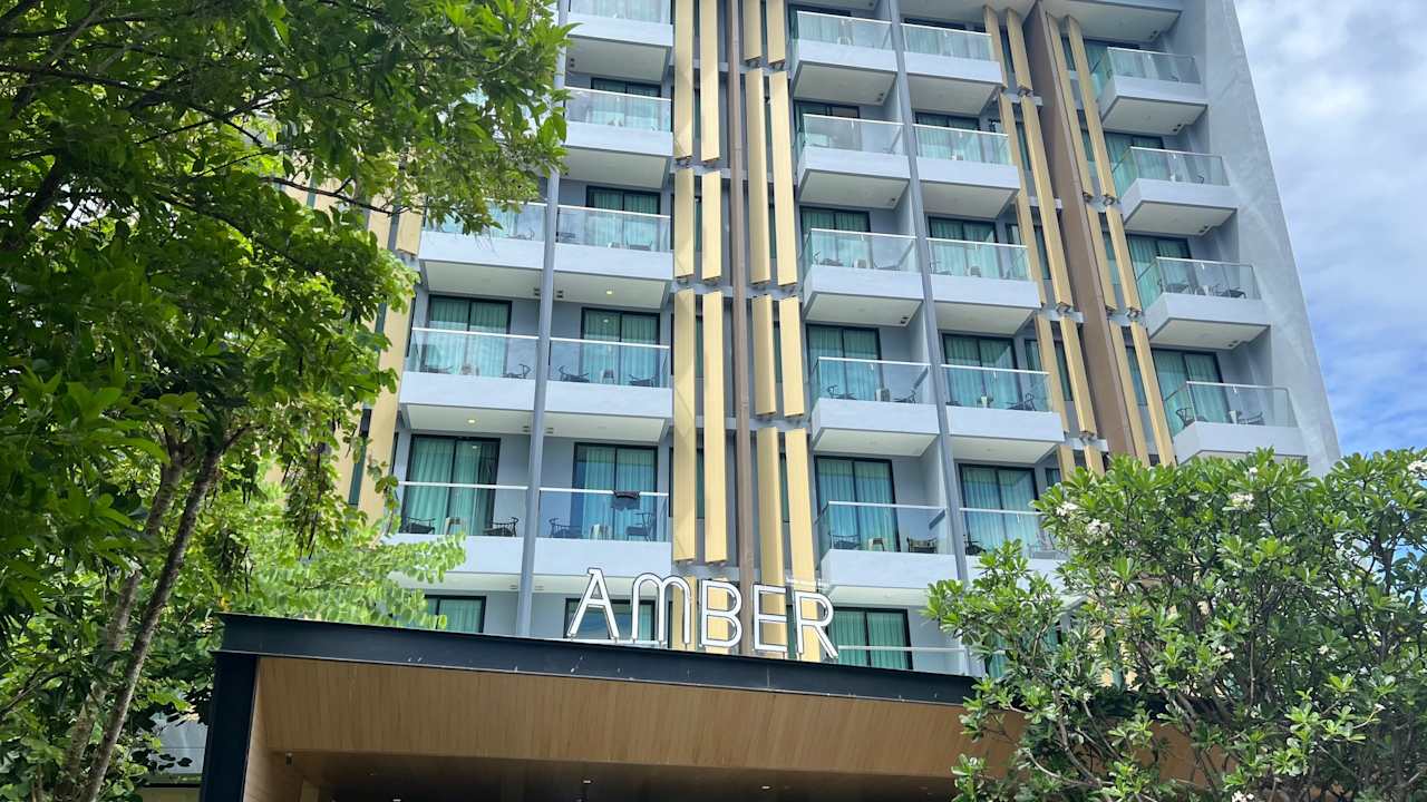 Außenansicht Hotel Amber Pattaya