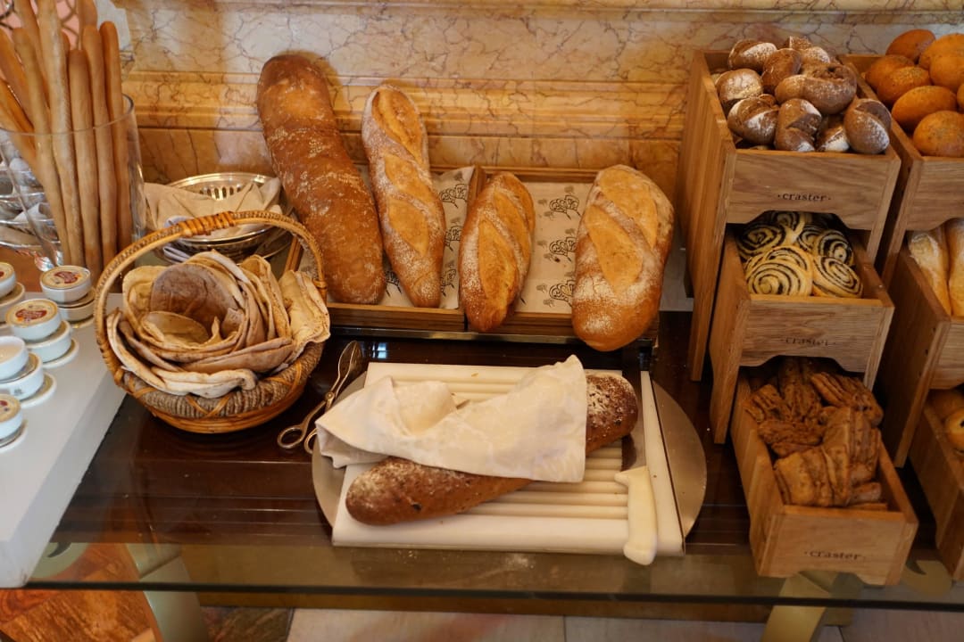 Teil des Brotbuffets Emirates Palace Mandarin Oriental