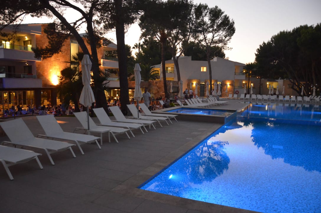 Piscina al atardecer Iberostar Selection Playa de Muro Village