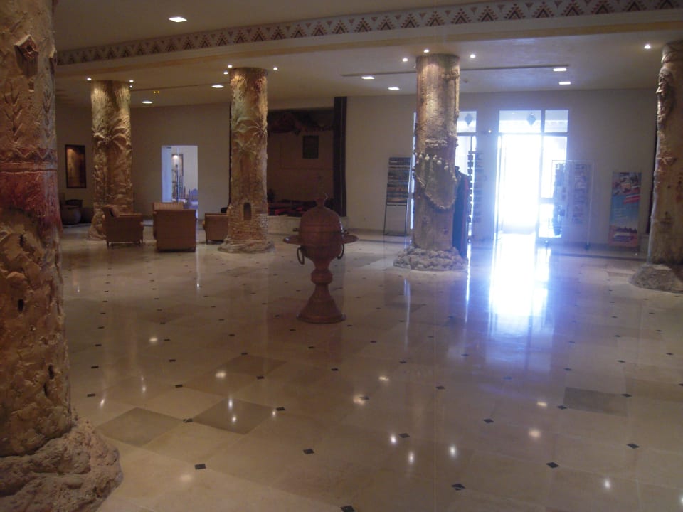 Reception area Royal Tulip Taj Sultan