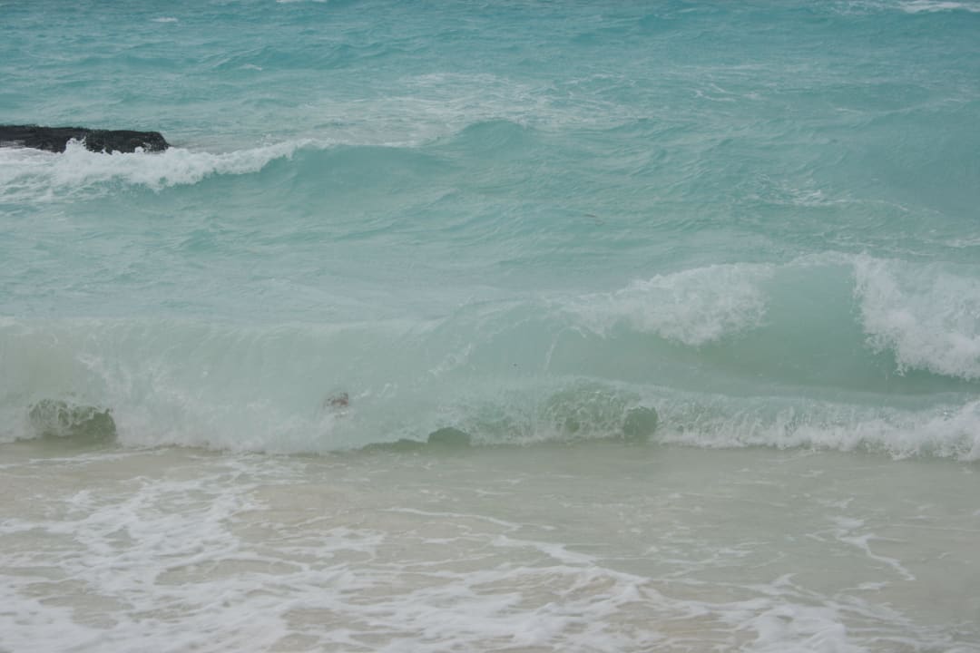Lagunenseite beim starken Wellengang Kuramathi Maldives