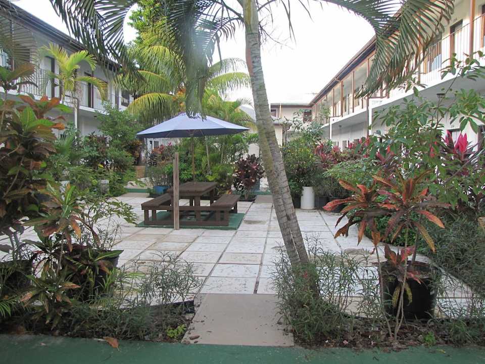 Der Innenhof Hotel Red Carpet Inn