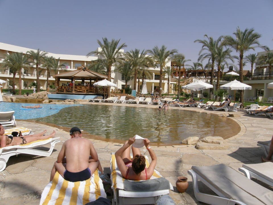 Basen przy nowej części Xperience Kiroseiz Parkland Resort