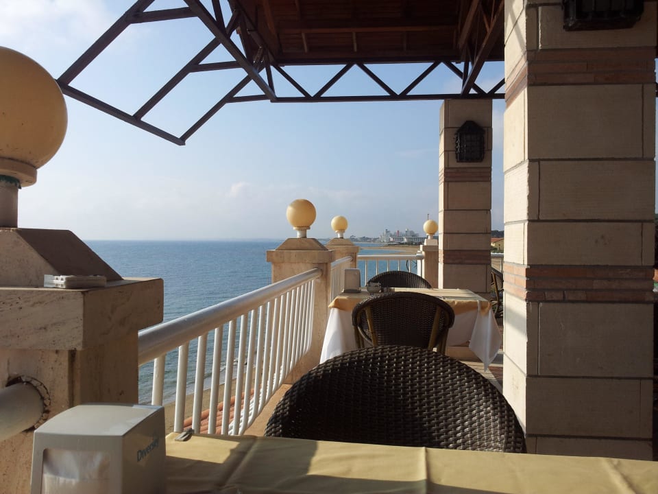 Widok Salamis Bay Conti Resort Hotel & Casino