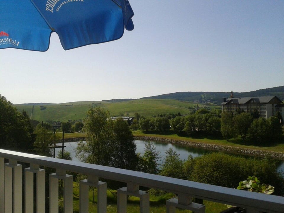 Ausblick von der Terrasse Best Western Ahorn Hotel Oberwiesenthal - Adults only