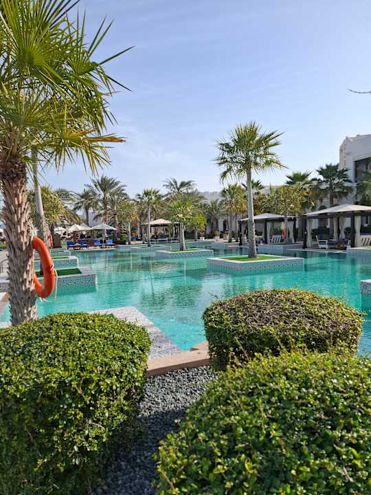 Pool Sharq Village & Spa, a Ritz-Carlton Hotel