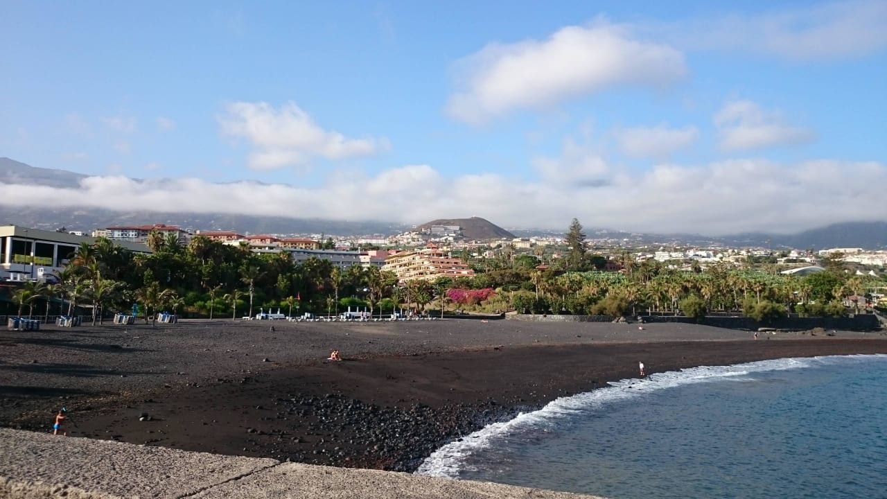 Strand unterhalb des Hotels Be Live Tenerife - Adults only