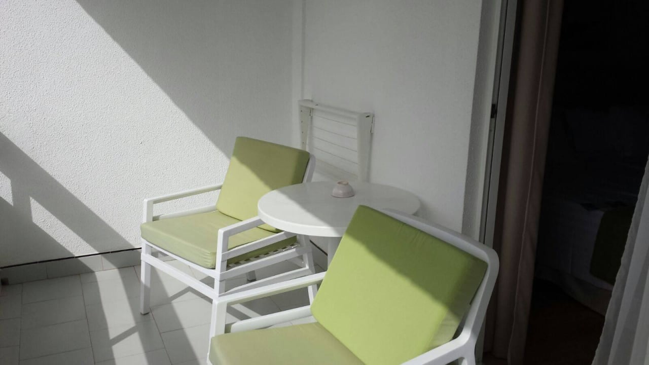Großer Balkon mit super Sitzmöglichkeit Bull Costa Canaria & Spa - Adults only