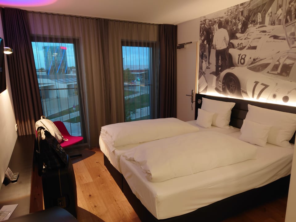 Zimmer V8 HOTEL Motorworld Region Stuttgart