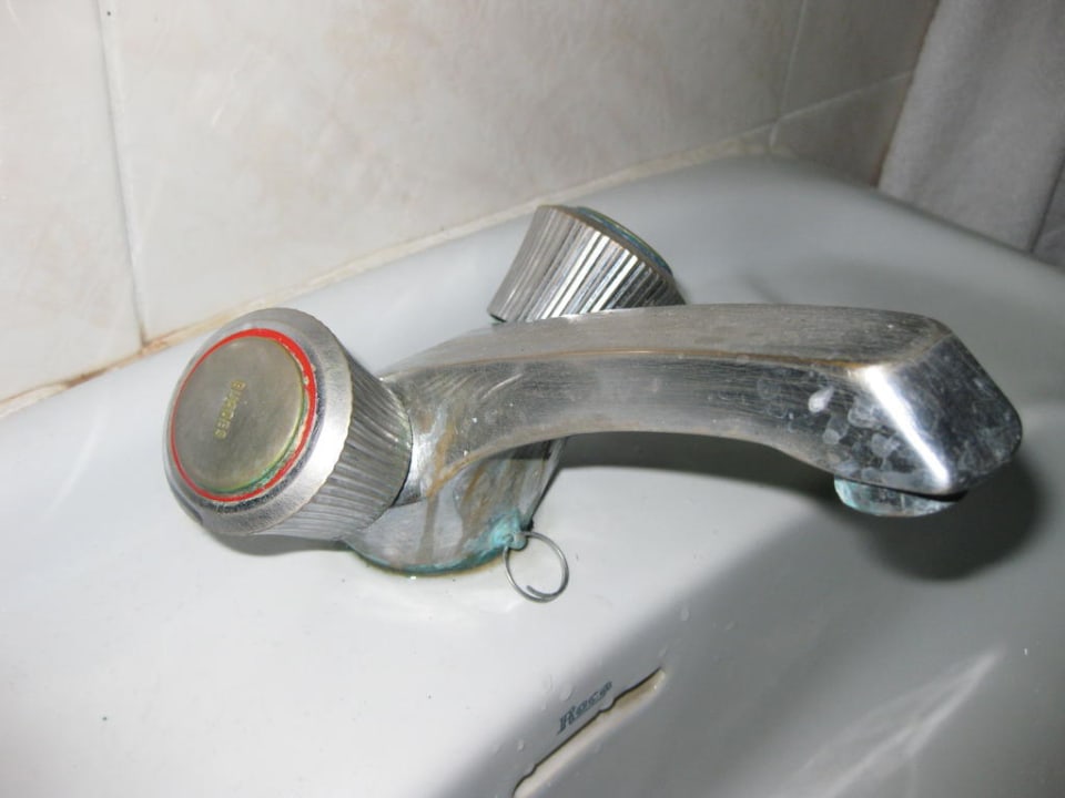 "Wasserhahn im Bad" Apartments Deya (Calvia) • HolidayCheck (Mallorca