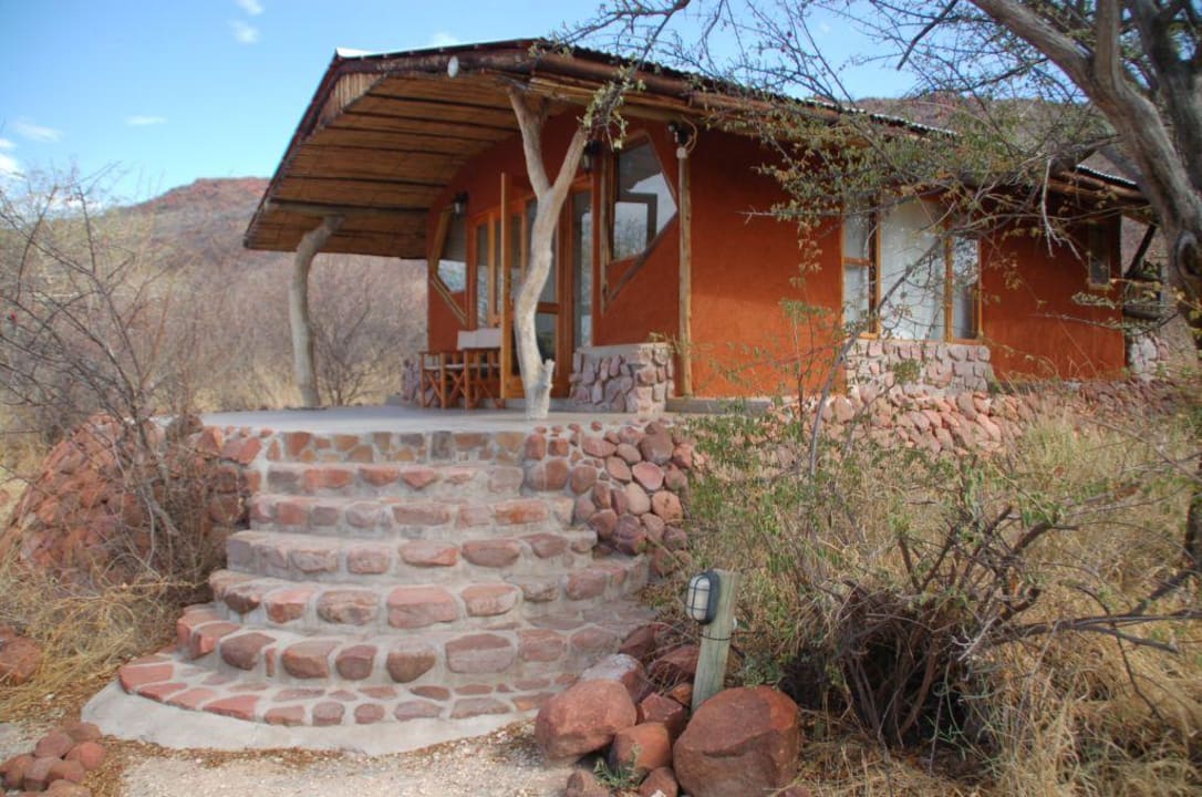 Bungalow von außen Hotel Waterberg Guestfarm Schneider