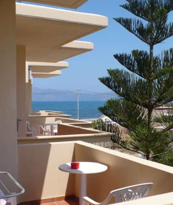 Widok z balkonu Hotel Christina Beach