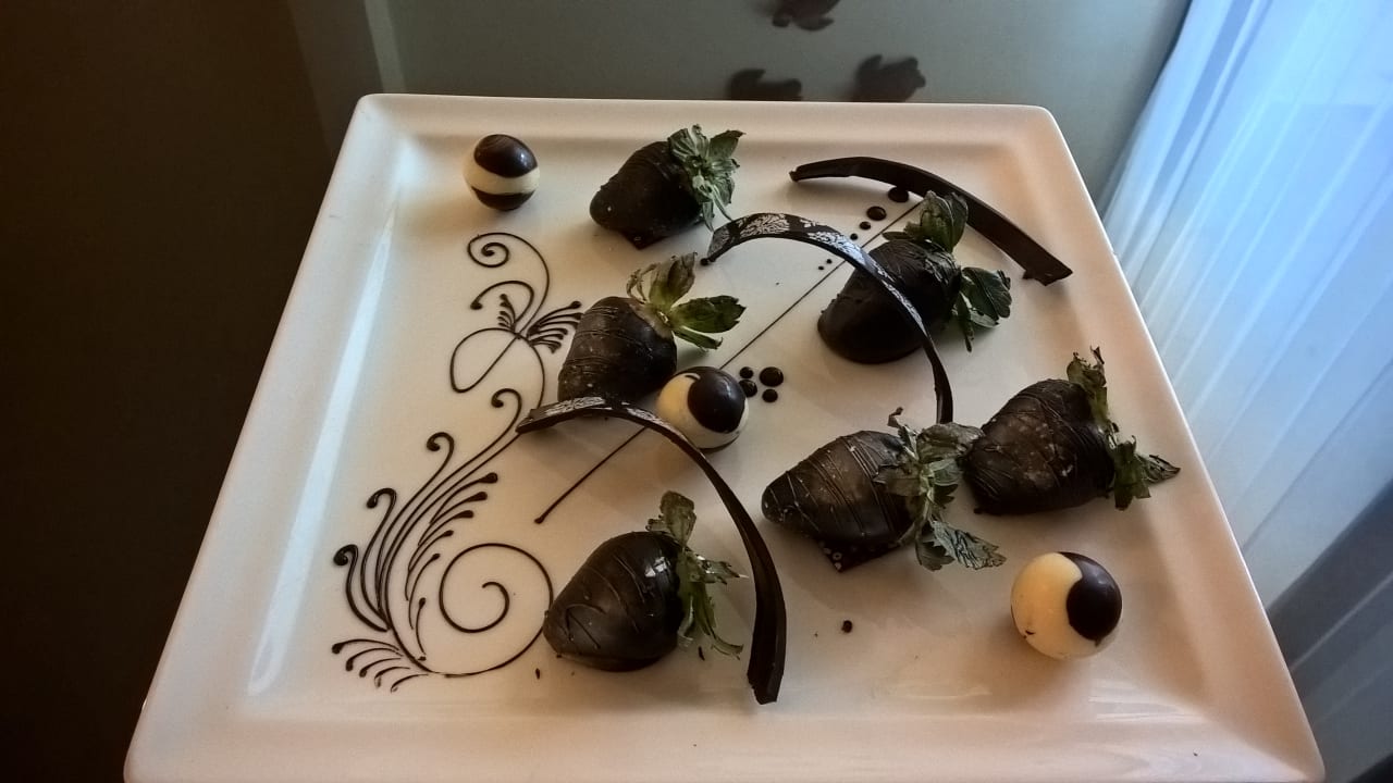 Erdbeeren im Schokomantel als Gruß auf dem Zimmer Akumal Bay Beach & Wellness Resort