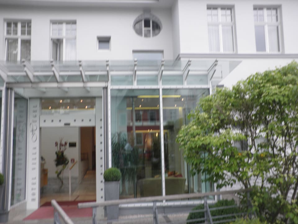 Eingang Villa Hügel