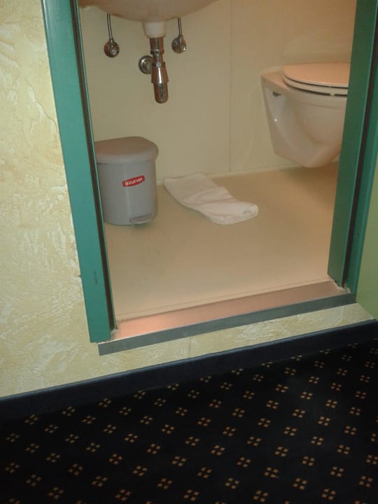 Blick in Bad vom Zimmer aus Hotel Ostseestern