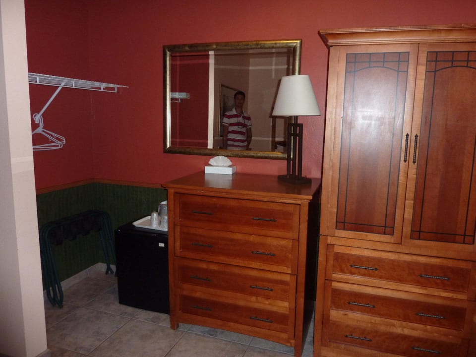 Der Schrank Ivey House