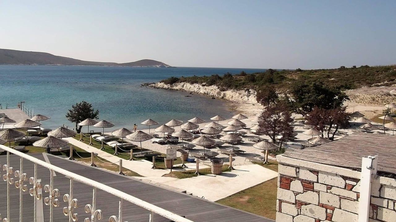 Hoteleigener Strand Alkoclar Exclusive Alacati