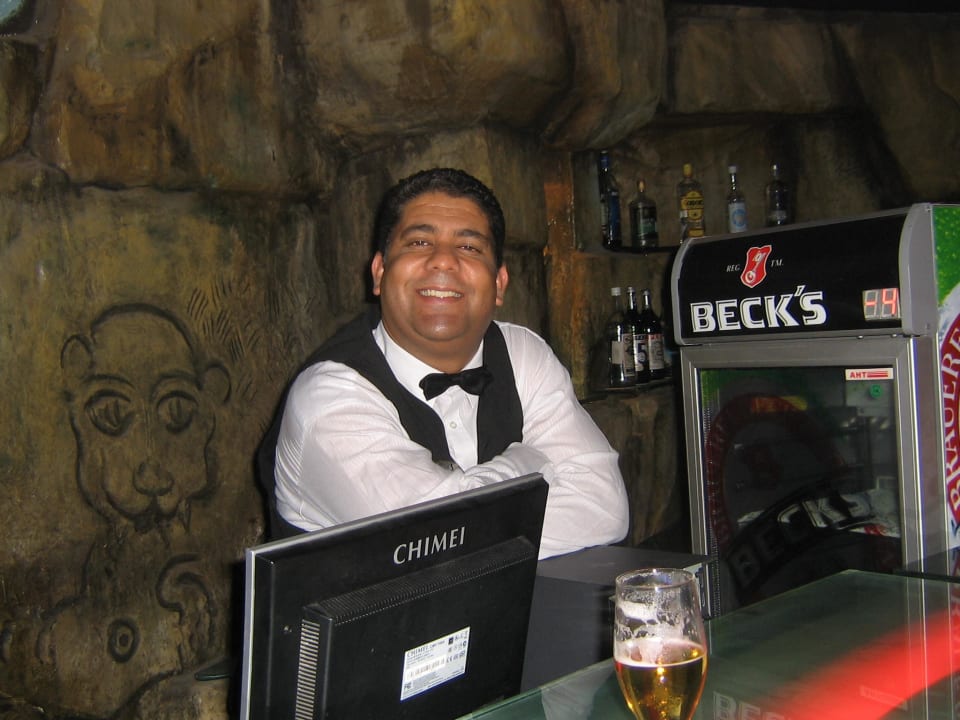 Abdel, der feundliche Barkeeper in der Disco Djerba Golf Resort & Spa