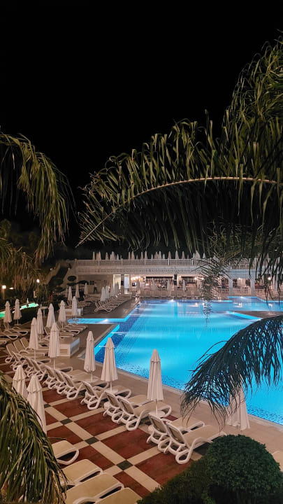 Pool Royal Taj Mahal Hotel