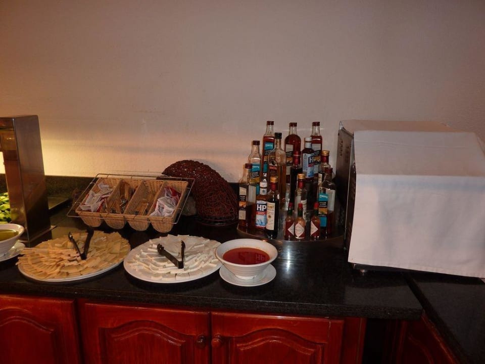 Büffet optisch gut, Essen gut BLUESEA Lagos de Cesar