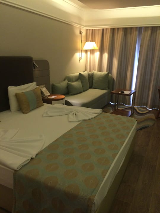 Unser schönes, recht großes Zimmer Hotel Grand Side