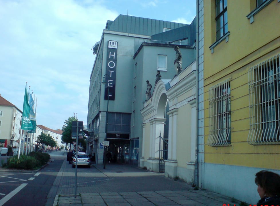 Sicht vom Parkplatz DORMERO Hotel Dessau-Roßlau