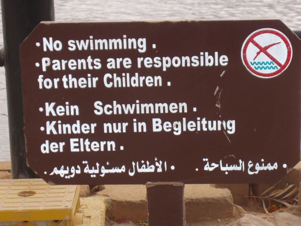 Hä? Dieses Schild steht an der Lagune!  Pickalbatros Dana Beach Resort - Hurghada