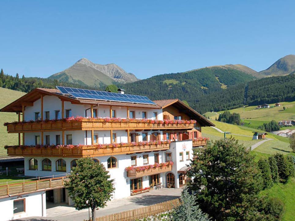 Hotel Oberlechner Sommeransicht  Hotel Oberlechner