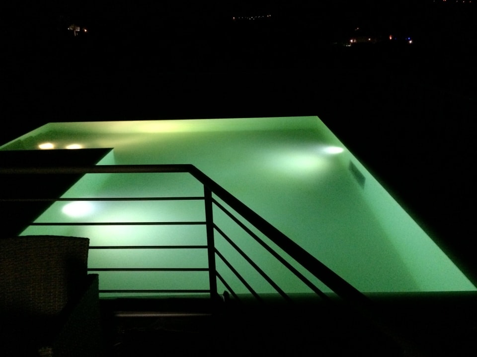 Бассей ночью Casa Sobrero