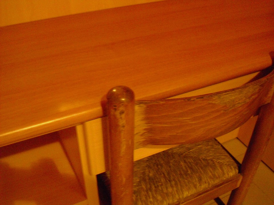 Schreibtisch im Schlafzimmer Rosapineta Camping Village