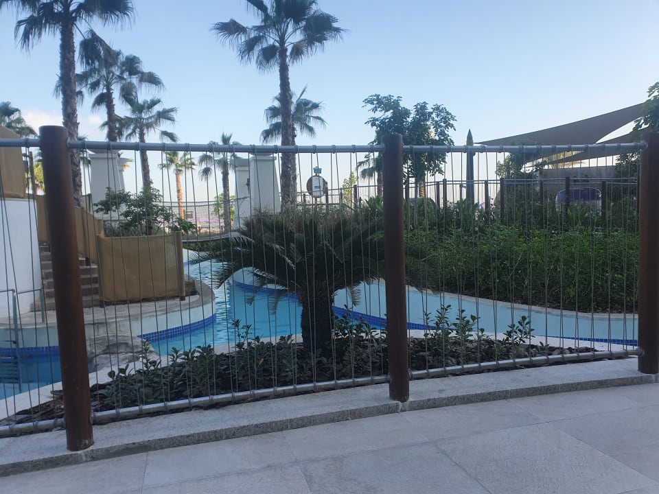 Pool Centara Mirage Beach Resort Dubai - A World of Family Fun