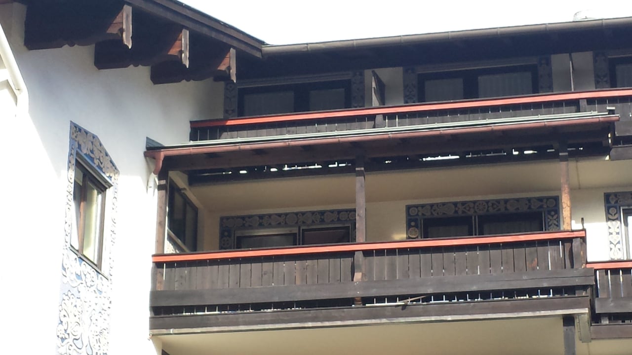 Links unser Zimmer in der zweiten Etage Alpensport-Hotel Seimler