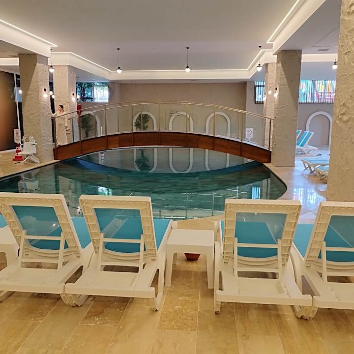 Pool Hotel Grand Ring