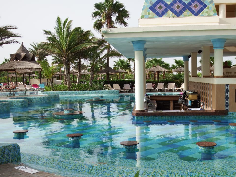 Pool Hotel Riu Karamboa