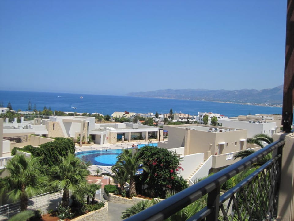 Blick vom Balkon auf Animationspool Grand Hotel Holiday Resort