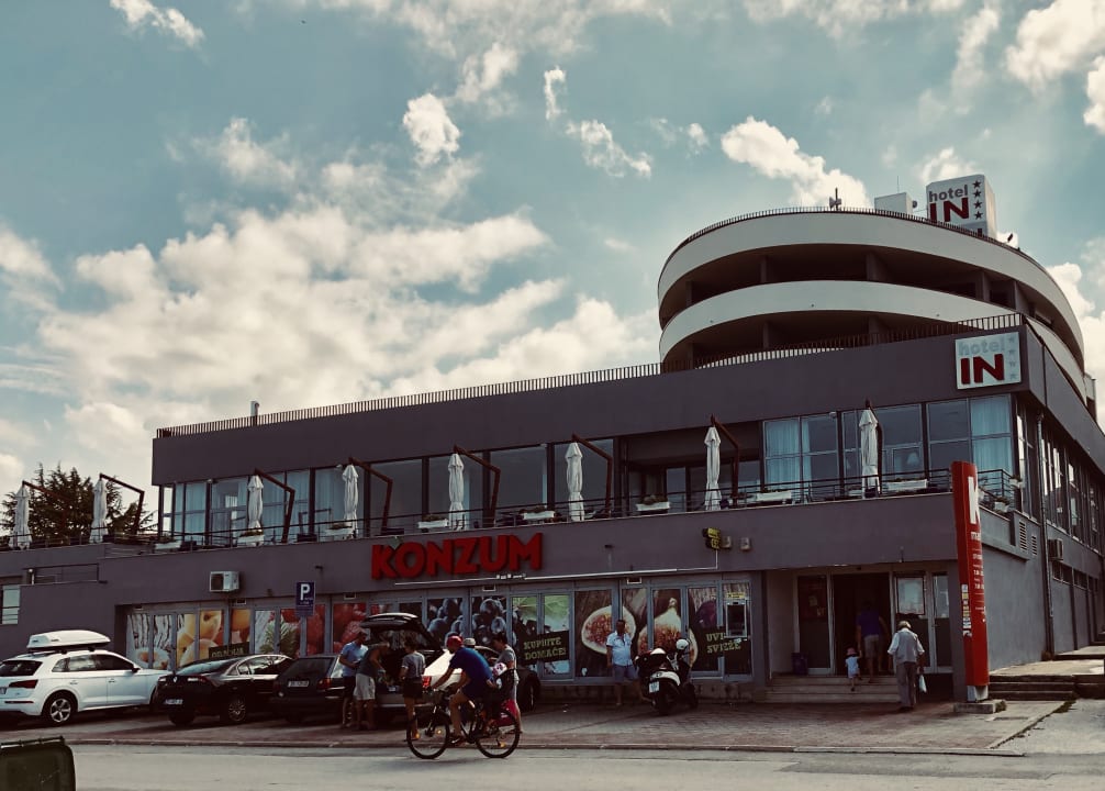 Außenansicht Hotel IN Biograd