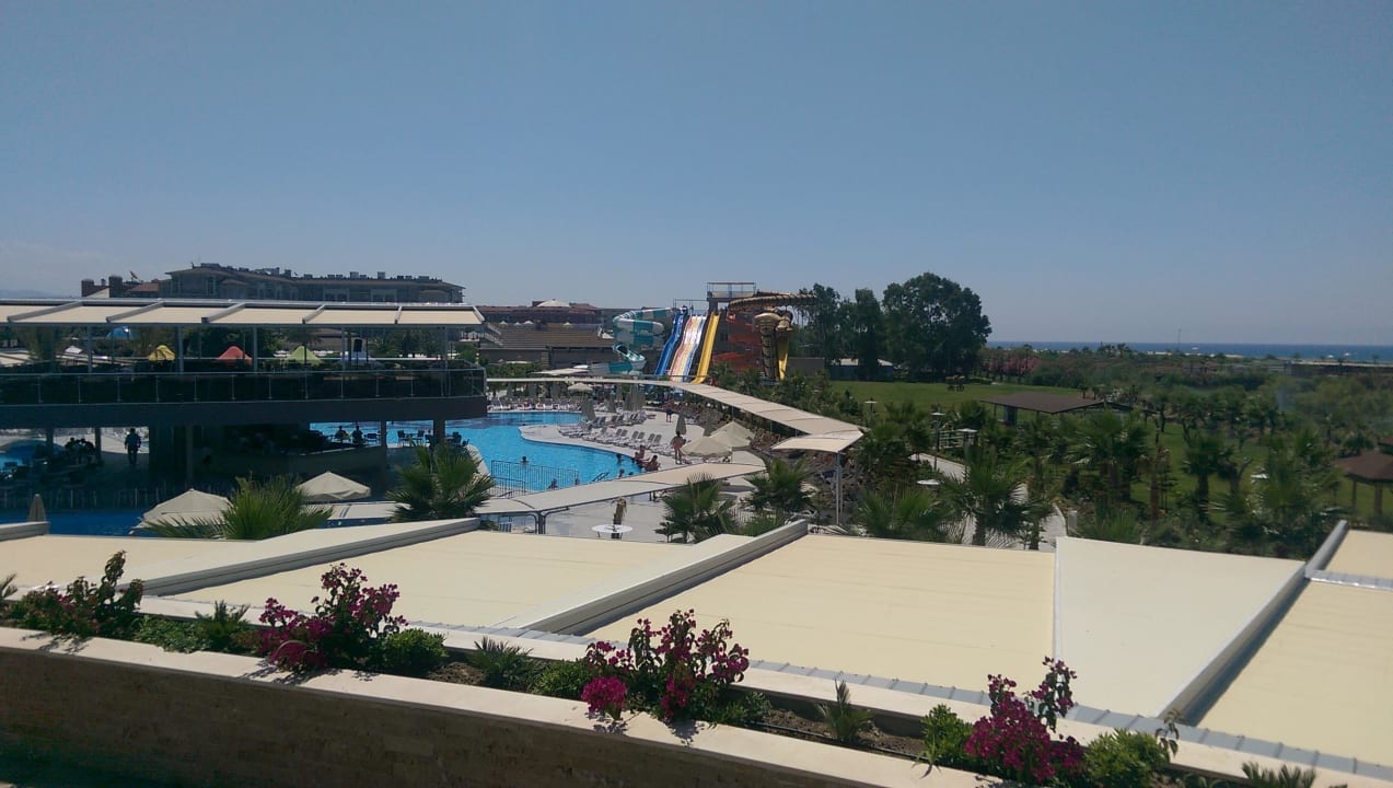 Blick auf die Poolbar Sunmelia Beach Resort