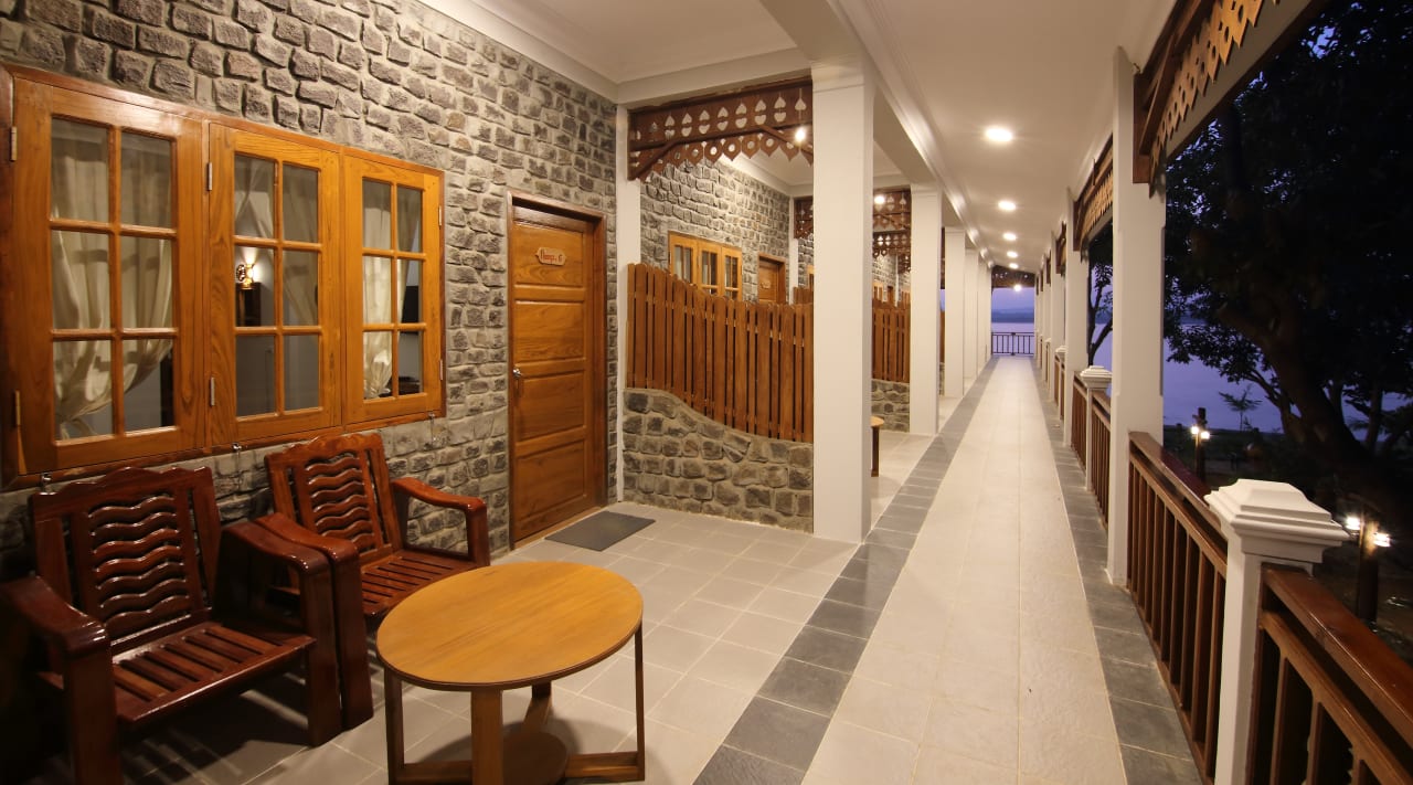 Zimmer Salay River View Inn