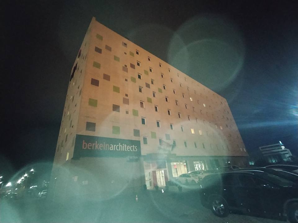 Außenansicht Ibis Hotel Sofia Airport