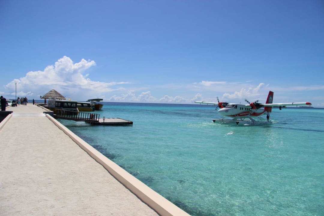 Ankommen mit dem Wasserflugzeug Summer Island Maldives