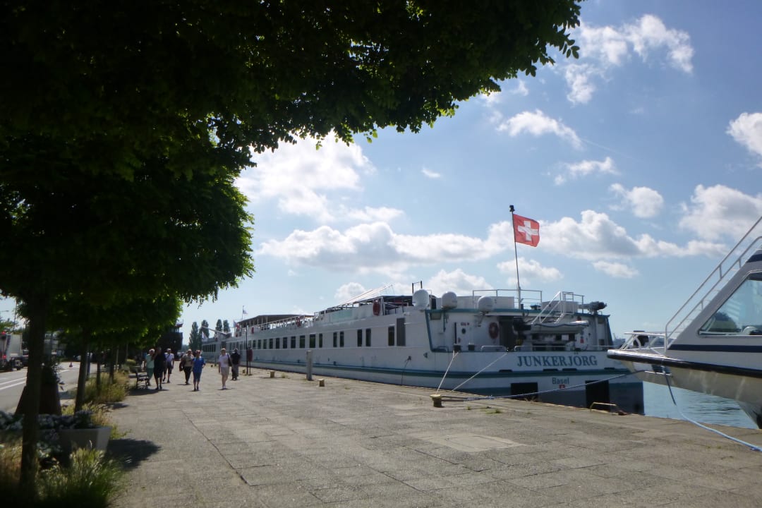 Außenansicht Hotelkabinenschiff Junker Jörg