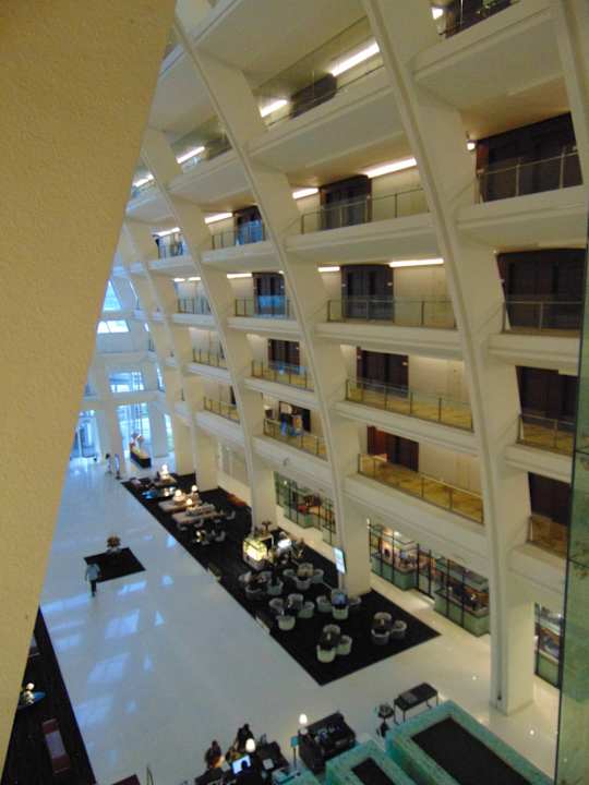 Lobby Movenpick Hotel & Convention Centre KLIA