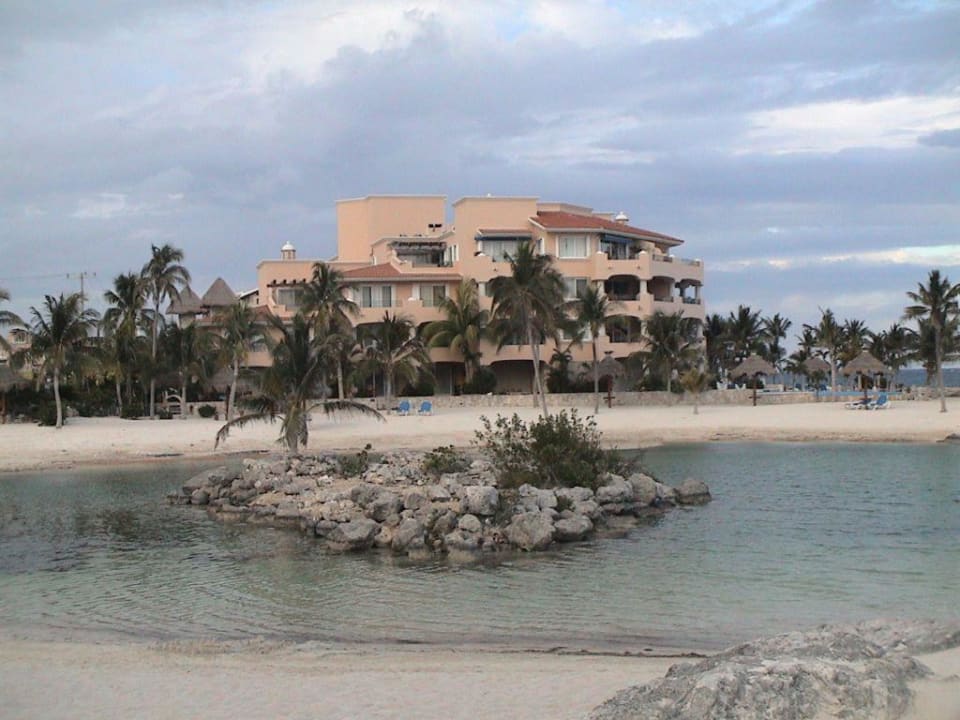 Ausblick auf Lagune und Nachbarcondos Catalonia Yucatan Beach