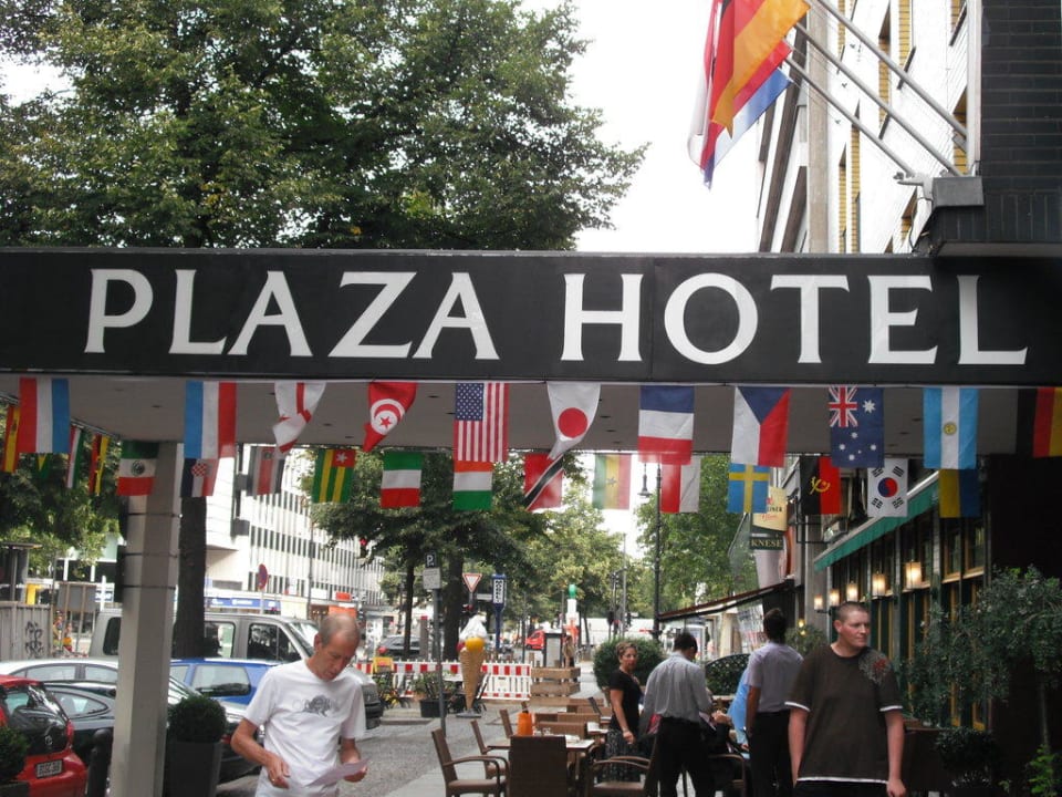 Der Eingang Berlin Plaza Hotel