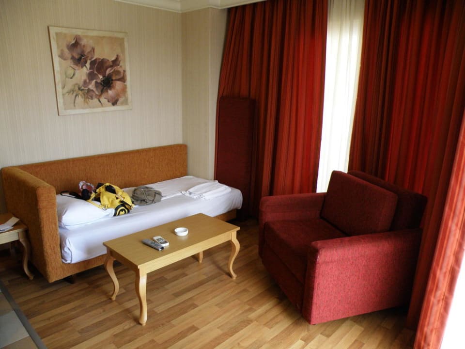 Część pokoju dziennego w pokoju standardowym! Alaiye Resort & Spa