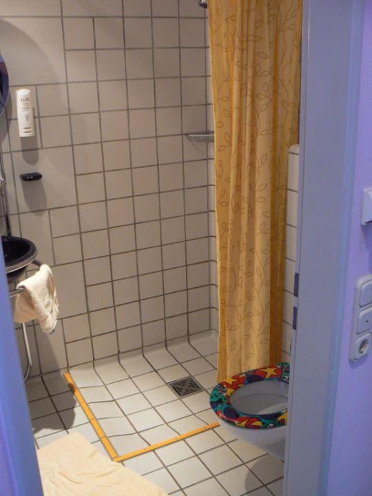 Das Badezimmer im Doppelzimmer Mainstreet
