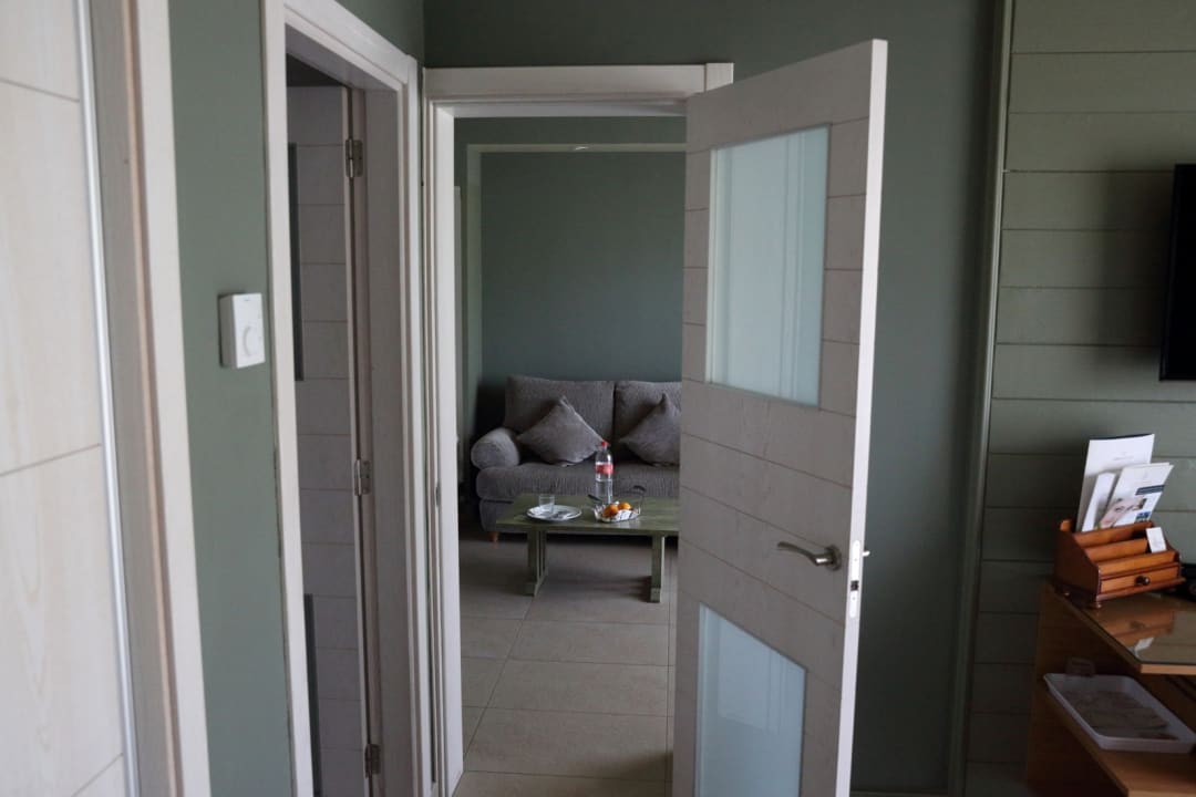 Blick ins Wohnzimmer. Adrián Hoteles Colón Guanahaní - Adults only